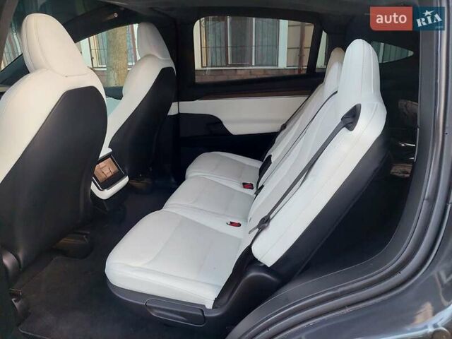 Серый Тесла Модель Х, объемом двигателя 0 л и пробегом 5 тыс. км за 52999 $, фото 42 на Automoto.ua