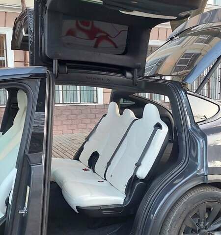 Серый Тесла Модель Х, объемом двигателя 0 л и пробегом 5 тыс. км за 52999 $, фото 67 на Automoto.ua