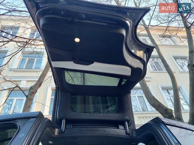 Серый Тесла Модель Х, объемом двигателя 0 л и пробегом 5 тыс. км за 52999 $, фото 37 на Automoto.ua