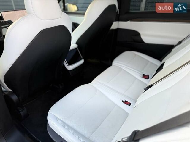 Серый Тесла Модель Х, объемом двигателя 0 л и пробегом 69 тыс. км за 40000 $, фото 23 на Automoto.ua