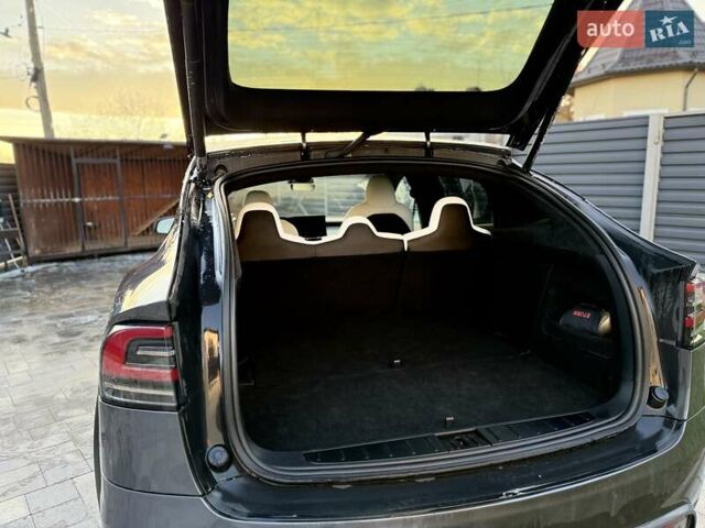 Серый Тесла Модель Х, объемом двигателя 0 л и пробегом 69 тыс. км за 40000 $, фото 16 на Automoto.ua