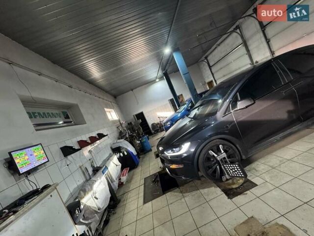 Сірий Тесла Модель Х, об'ємом двигуна 0 л та пробігом 27 тис. км за 52900 $, фото 32 на Automoto.ua