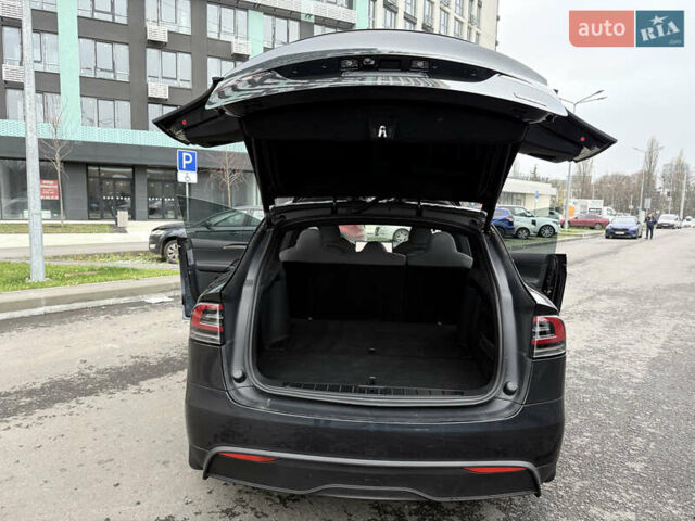 Серый Тесла Модель Х, объемом двигателя 0 л и пробегом 18 тыс. км за 56900 $, фото 13 на Automoto.ua