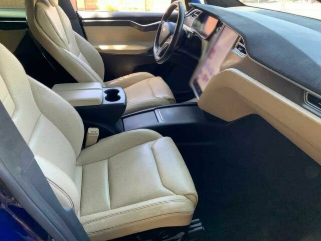 Синий Тесла Модель Х, объемом двигателя 0 л и пробегом 70 тыс. км за 18800 $, фото 6 на Automoto.ua