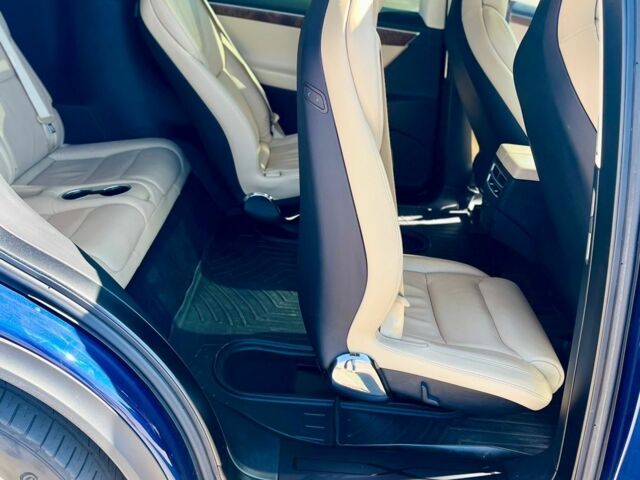 Синій Тесла Модель Х, об'ємом двигуна 0 л та пробігом 121 тис. км за 25999 $, фото 5 на Automoto.ua