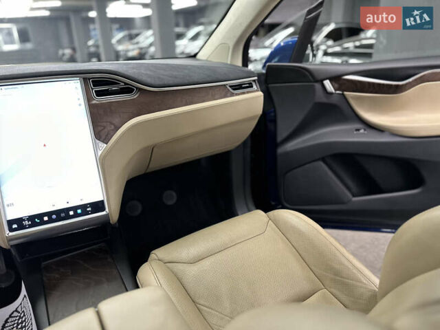 Синий Тесла Модель Х, объемом двигателя 0 л и пробегом 152 тыс. км за 28500 $, фото 31 на Automoto.ua