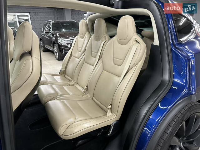 Синий Тесла Модель Х, объемом двигателя 0 л и пробегом 152 тыс. км за 28500 $, фото 22 на Automoto.ua