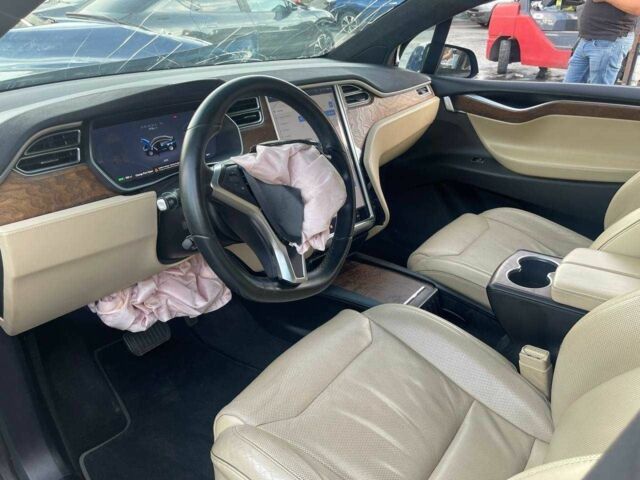 Синий Тесла Модель Х, объемом двигателя 0 л и пробегом 173 тыс. км за 11400 $, фото 4 на Automoto.ua