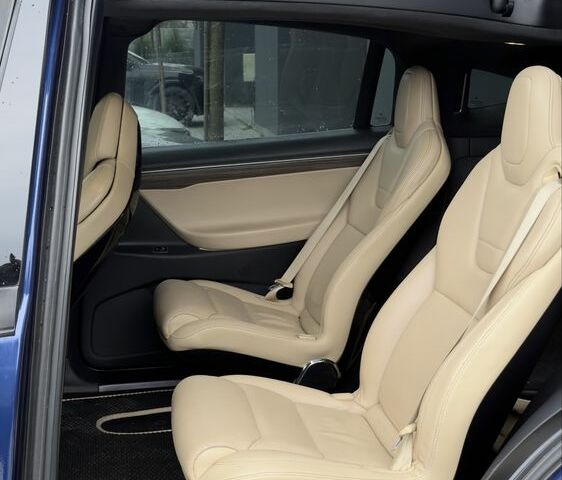 Синий Тесла Модель Х, объемом двигателя 0 л и пробегом 120 тыс. км за 18000 $, фото 4 на Automoto.ua