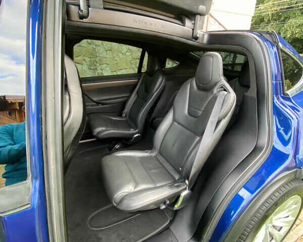 Синий Тесла Модель Х, объемом двигателя 0 л и пробегом 95 тыс. км за 28500 $, фото 23 на Automoto.ua