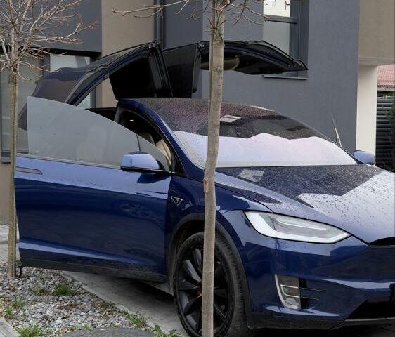 Синий Тесла Модель Х, объемом двигателя 0 л и пробегом 120 тыс. км за 18000 $, фото 2 на Automoto.ua