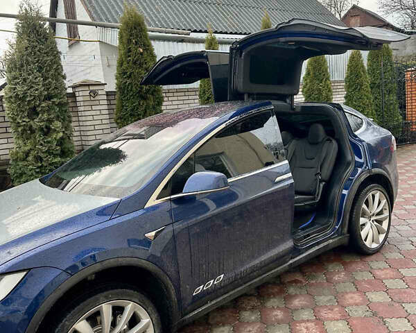 Синий Тесла Модель Х, объемом двигателя 0 л и пробегом 120 тыс. км за 29000 $, фото 3 на Automoto.ua