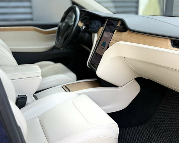 Синий Тесла Модель Х, объемом двигателя 0 л и пробегом 62 тыс. км за 25500 $, фото 8 на Automoto.ua