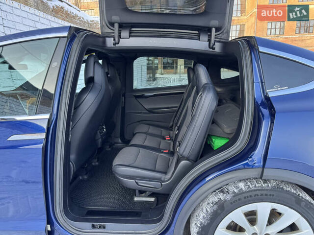 Синий Тесла Модель Х, объемом двигателя 0 л и пробегом 148 тыс. км за 19999 $, фото 18 на Automoto.ua