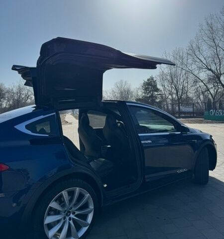 Синий Тесла Модель Х, объемом двигателя 0 л и пробегом 122 тыс. км за 26500 $, фото 18 на Automoto.ua