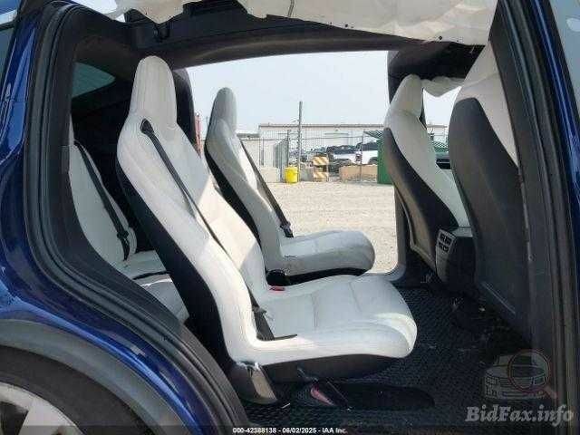 Синій Тесла Модель Х, об'ємом двигуна 0 л та пробігом 107 тис. км за 17900 $, фото 7 на Automoto.ua