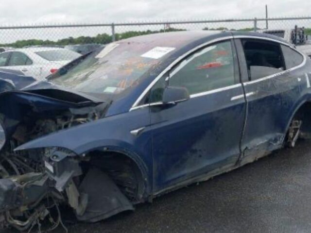 Синий Тесла Модель Х, объемом двигателя 0 л и пробегом 30 тыс. км за 10000 $, фото 5 на Automoto.ua