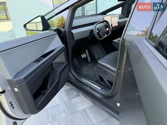 Черный Тесла Cybertruck, объемом двигателя 0 л и пробегом 1 тыс. км за 89900 $, фото 5 на Automoto.ua