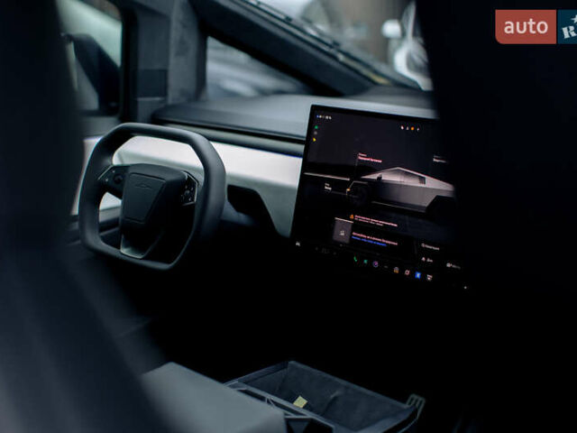 Серый Тесла Cybertruck, объемом двигателя 0 л и пробегом 13 тыс. км за 99000 $, фото 15 на Automoto.ua