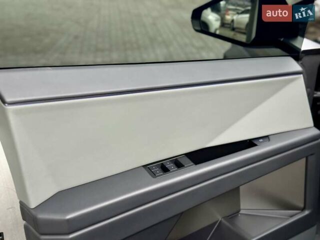 Сірий Тесла Cybertruck, об'ємом двигуна 0 л та пробігом 3 тис. км за 104800 $, фото 19 на Automoto.ua