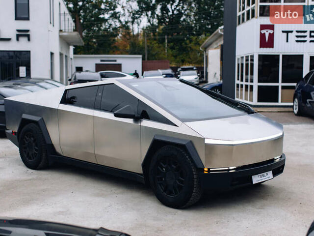 Серый Тесла Cybertruck, объемом двигателя 0 л и пробегом 13 тыс. км за 99000 $, фото 4 на Automoto.ua