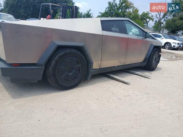 Серый Тесла Cybertruck, объемом двигателя 0 л и пробегом 30 тыс. км за 77777 $, фото 4 на Automoto.ua