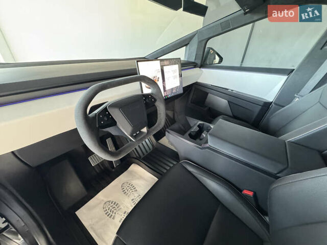 Серый Тесла Cybertruck, объемом двигателя 0 л и пробегом 1 тыс. км за 135000 $, фото 5 на Automoto.ua