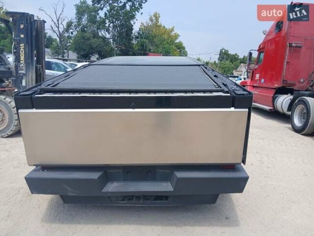 Серый Тесла Cybertruck, объемом двигателя 0 л и пробегом 30 тыс. км за 77777 $, фото 10 на Automoto.ua