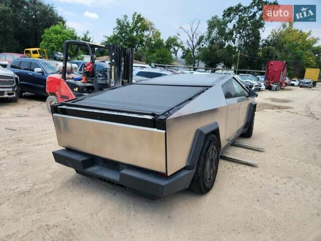 Серый Тесла Cybertruck, объемом двигателя 0 л и пробегом 30 тыс. км за 77777 $, фото 7 на Automoto.ua