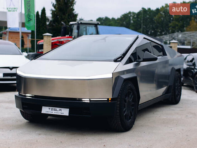 Серый Тесла Cybertruck, объемом двигателя 0 л и пробегом 13 тыс. км за 99000 $, фото 1 на Automoto.ua