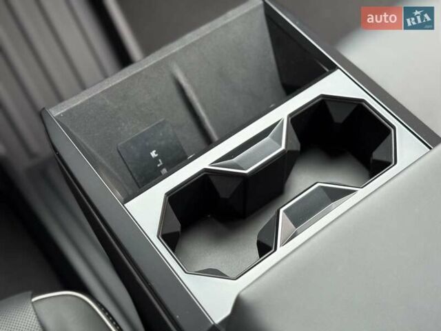 Сірий Тесла Cybertruck, об'ємом двигуна 0 л та пробігом 3 тис. км за 104800 $, фото 32 на Automoto.ua