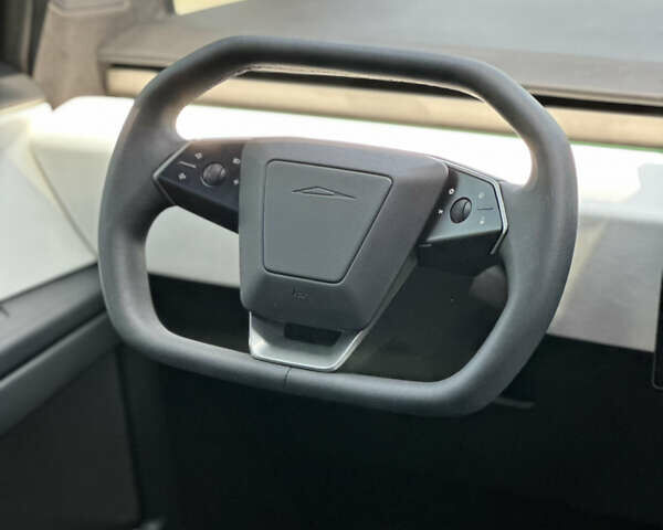 Серый Тесла Cybertruck, объемом двигателя 0 л и пробегом 6 тыс. км за 109900 $, фото 15 на Automoto.ua
