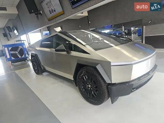 Сірий Тесла Cybertruck, об'ємом двигуна 0 л та пробігом 1 тис. км за 135000 $, фото 2 на Automoto.ua