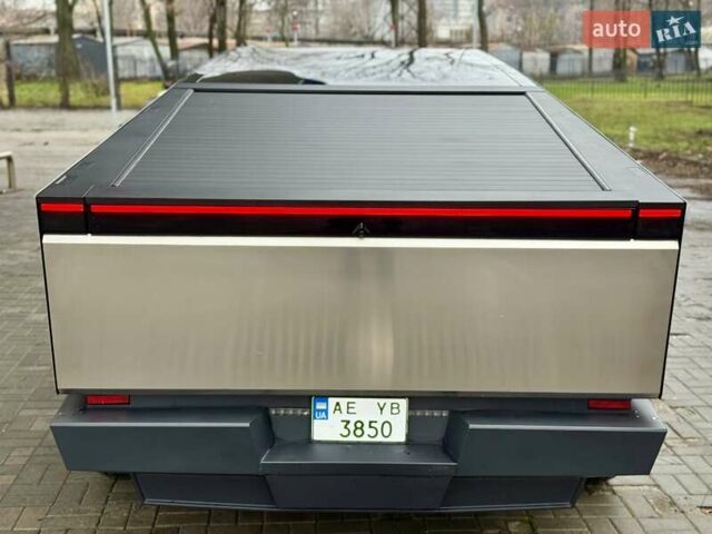 Сірий Тесла Cybertruck, об'ємом двигуна 0 л та пробігом 3 тис. км за 104800 $, фото 14 на Automoto.ua