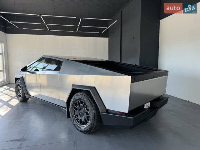 Серый Тесла Cybertruck, объемом двигателя 0 л и пробегом 1 тыс. км за 135000 $, фото 2 на Automoto.ua