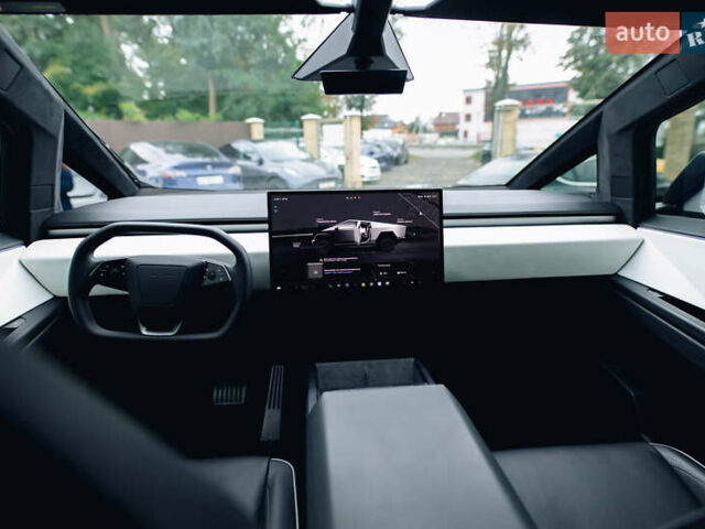 Серый Тесла Cybertruck, объемом двигателя 0 л и пробегом 13 тыс. км за 99000 $, фото 13 на Automoto.ua