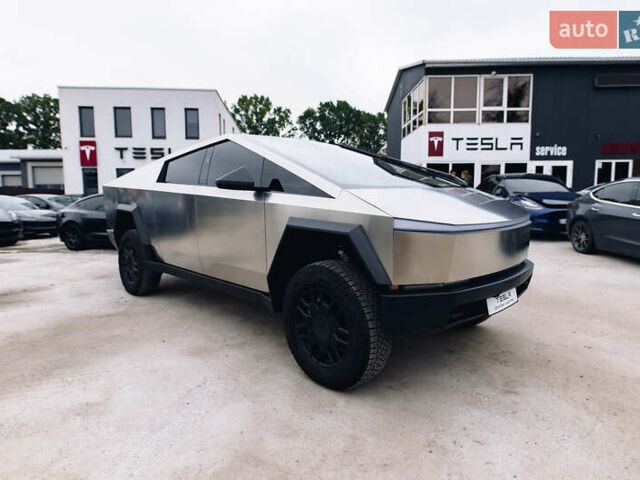 Серый Тесла Cybertruck, объемом двигателя 0 л и пробегом 13 тыс. км за 99000 $, фото 2 на Automoto.ua