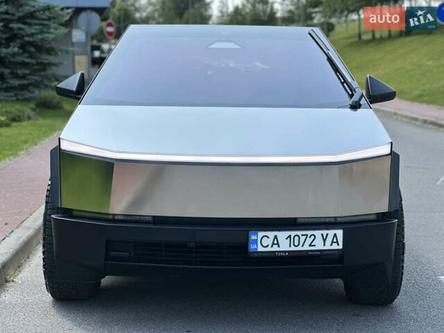 Серый Тесла Cybertruck, объемом двигателя 0 л и пробегом 6 тыс. км за 109900 $, фото 1 на Automoto.ua