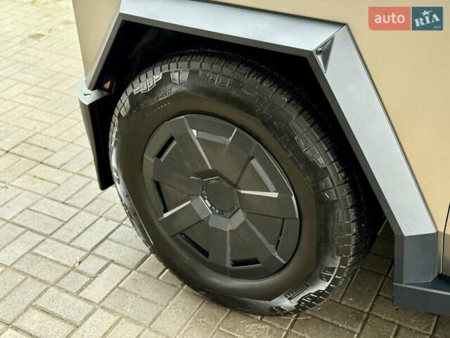 Сірий Тесла Cybertruck, об'ємом двигуна 0 л та пробігом 3 тис. км за 104800 $, фото 18 на Automoto.ua