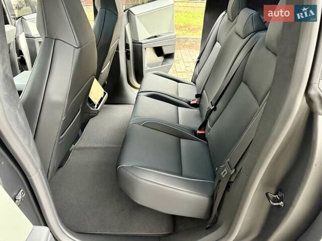 Сірий Тесла Cybertruck, об'ємом двигуна 0 л та пробігом 3 тис. км за 104800 $, фото 24 на Automoto.ua