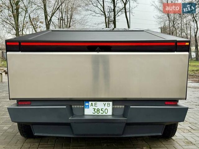 Сірий Тесла Cybertruck, об'ємом двигуна 0 л та пробігом 3 тис. км за 104800 $, фото 13 на Automoto.ua