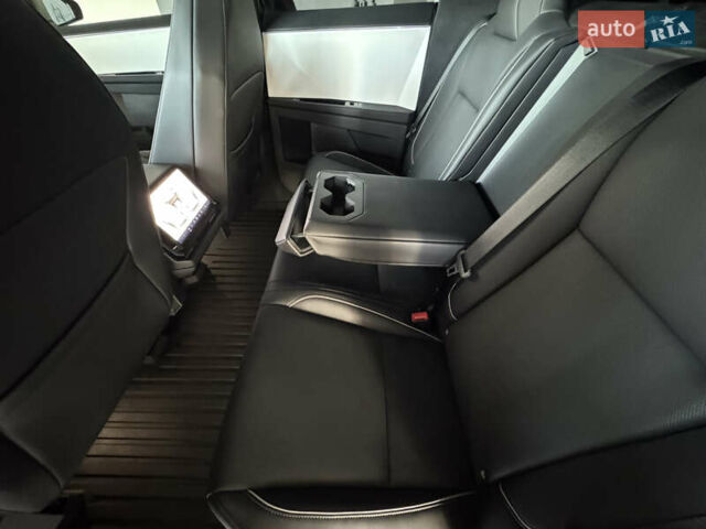 Серый Тесла Cybertruck, объемом двигателя 0 л и пробегом 1 тыс. км за 135000 $, фото 3 на Automoto.ua