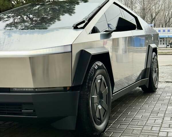 Сірий Тесла Cybertruck, об'ємом двигуна 0 л та пробігом 3 тис. км за 104800 $, фото 6 на Automoto.ua