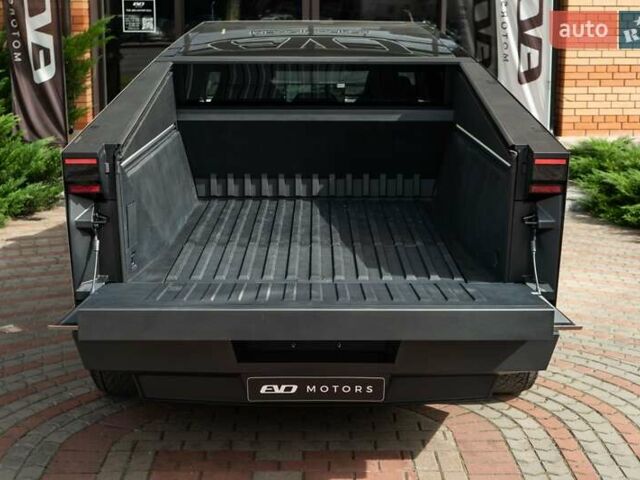 Зеленый Тесла Cybertruck, объемом двигателя 0 л и пробегом 1 тыс. км за 125000 $, фото 7 на Automoto.ua
