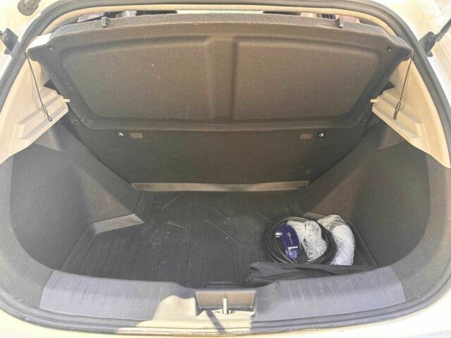 Белый Тесла Другая, объемом двигателя 0 л и пробегом 20 тыс. км за 15500 $, фото 13 на Automoto.ua