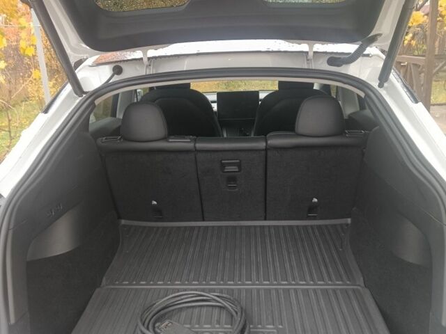 Белый Тесла Другая, объемом двигателя 0 л и пробегом 33 тыс. км за 27000 $, фото 5 на Automoto.ua