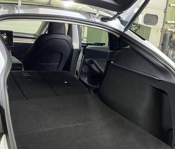 Белый Тесла Другая, объемом двигателя 0 л и пробегом 42 тыс. км за 29998 $, фото 5 на Automoto.ua