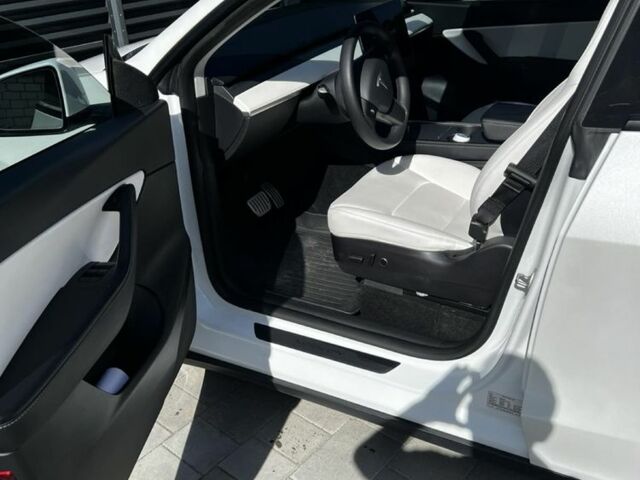 Белый Тесла Другая, объемом двигателя 0 л и пробегом 64 тыс. км за 27500 $, фото 4 на Automoto.ua