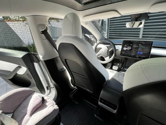 Белый Тесла Другая, объемом двигателя 0 л и пробегом 64 тыс. км за 27500 $, фото 5 на Automoto.ua