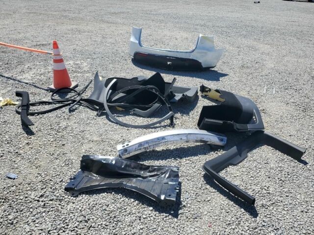 Белый Тесла Другая, объемом двигателя 0 л и пробегом 85 тыс. км за 15900 $, фото 8 на Automoto.ua